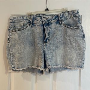 Ava and Viv denim shorts acid wash 20W